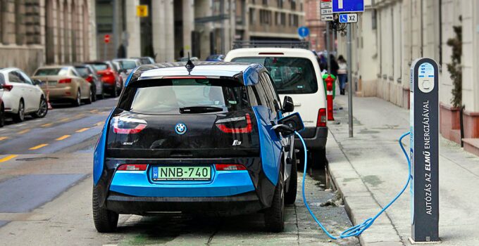 União europeia reafirma compromisso de proibir veículos a combustão